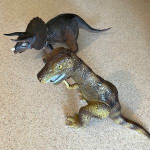 Dinosaurs, 2ct, good condition